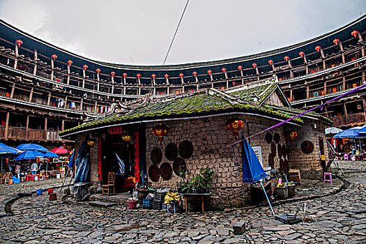 福建漳州南靖土楼林立的塔下村,张氏家庙