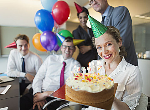 头像,微笑,职业女性,拿着,生日蛋糕,同事,背景