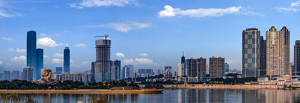 湖南省长沙市湘江外滩都市高楼建筑景观