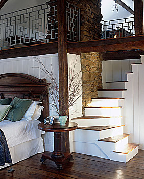 楼梯,卧室,双人床
