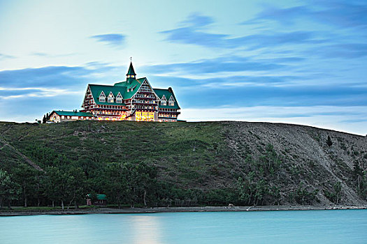 威尔士王子酒店,黄昏,远眺,瓦特顿湖,瓦特顿湖国家公园,艾伯塔省,加拿大