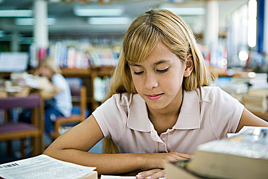 女童,学习,图书馆