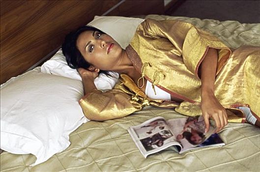 女人,躺着,床,杂志