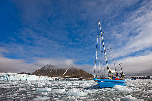 挪威,斯瓦尔巴特群岛,斯匹次卑尔根岛,岛屿,帆船,北极,围绕,冰河,冰,湾,夏天,早晨