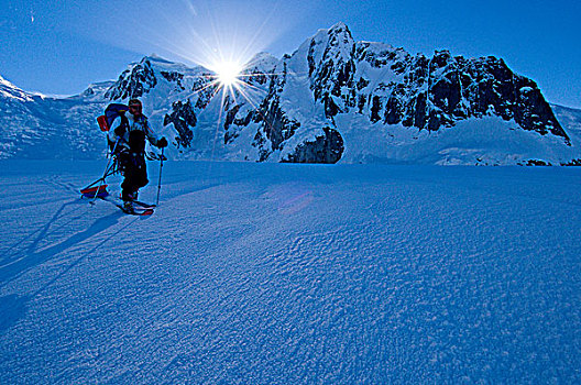 滑雪者,雪橇,遥远,冰河,梁,太阳,后面,高,顶峰,达尔文,山脉,智利