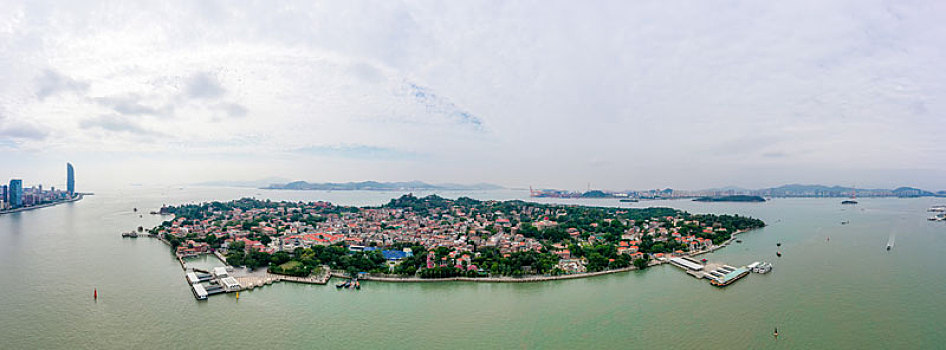 航拍福建厦门鼓浪屿风景名胜区风光