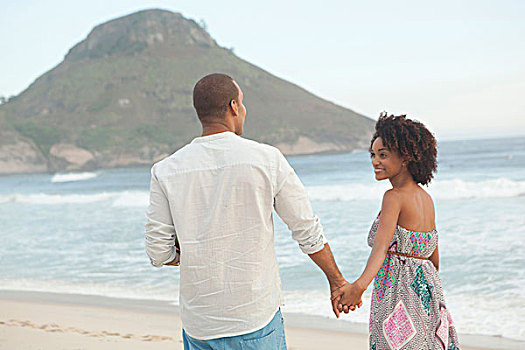 情侣,漫步,牵手,海滩,里约热内卢,巴西