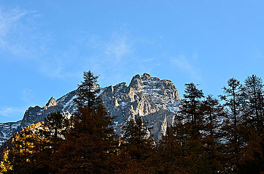 仙乃日雪山