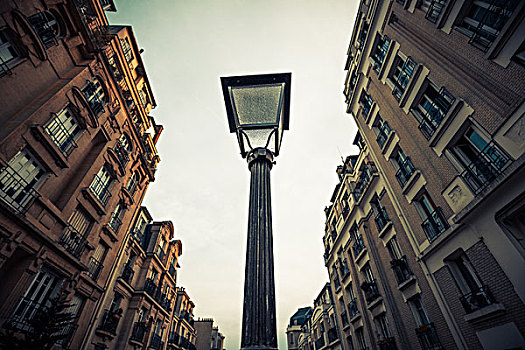 巴黎街上的欧式路灯