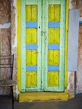 门,涂绘,黄色,蓝色,绿色,窗户,空椅