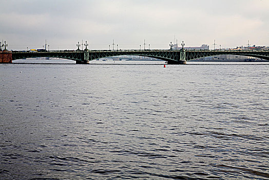 涅瓦河大桥
