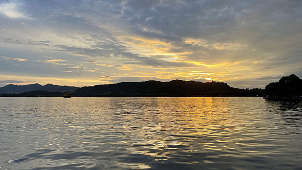 杭州西湖的黄昏美景
