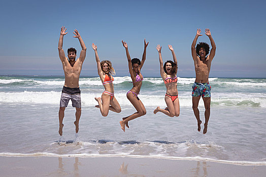 高兴,群体,朋友,跳跃,一起,海滩,阳光