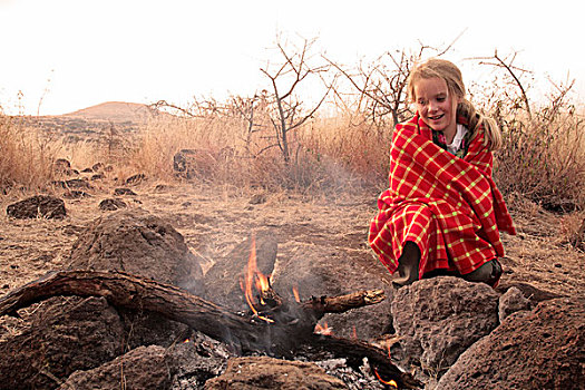 女孩,靠近,旅游,营火,安伯塞利国家公园,肯尼亚