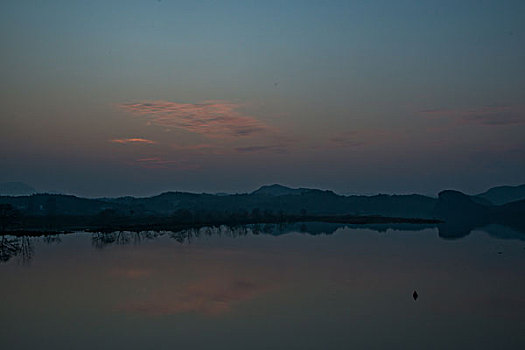 山,丹霞,晚霞,蓝天,黄昏,山脉,驴友,河流,地质公园,丹霞地貌,灌木,树,草,倒影,素材,平面设计