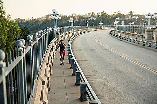慢跑,跑,桥,公园,帕萨迪纳,加利福尼亚,美国