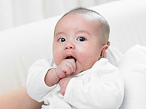 嬰兒