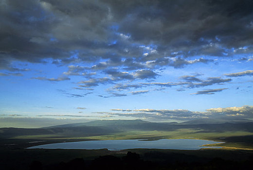坦桑尼亚,恩戈罗恩戈罗火山口,俯视,黄昏