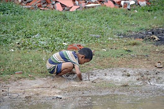男孩,玩,雨,贫民窟,收获,柬埔寨,亚洲