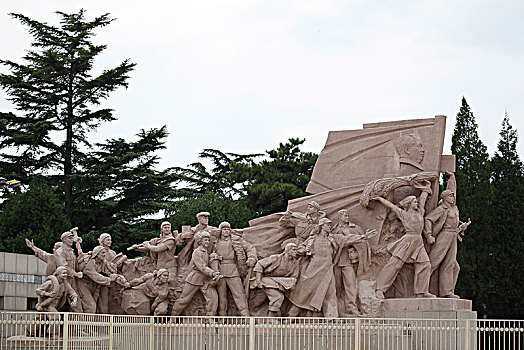 北京天安门广场的雕塑