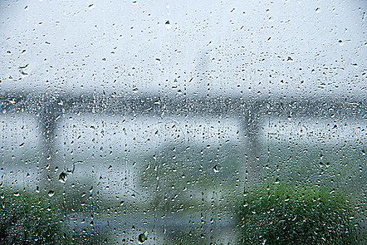 重慶至長(zhǎng)沙G69高速公路雨中即景