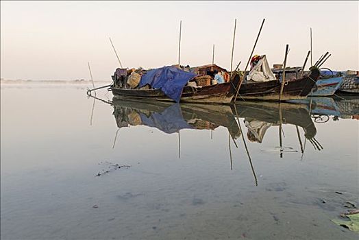船,伊洛瓦底江,克钦邦,缅甸,东南亚