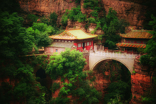 佛光普照悬空寺