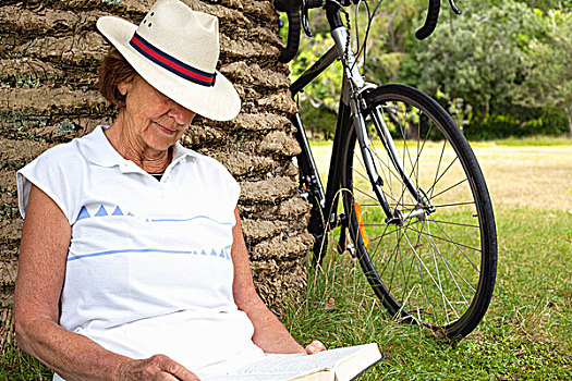 老年,女人,棕榈树,读,公园