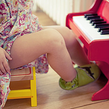 小女孩,演奏,玩具,钢琴,局部