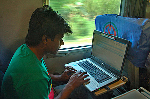 孟加拉人,年轻,新闻记者,互联网,科技,手机,高速列车,孟加拉,2008年