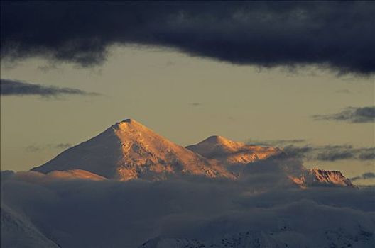 日落,上方,阿拉斯加山脉,积雨云,德纳里峰国家公园,阿拉斯加,美国,北美