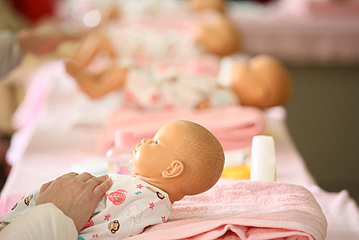育婴,婴儿,初生儿,抚育,生命,模型,包裹衣服,躺着,室内