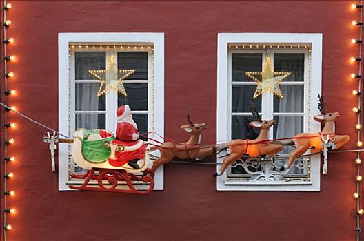 圣诞装饰,圣诞老人,雪撬,驯鹿,红色,房子,白色,皇冠,玻璃窗