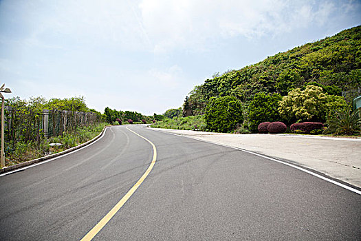 上山转弯时的道路