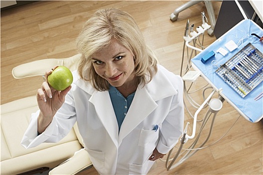 女性,牙医,拿着,青苹果,牙科手术,微笑,头像,俯视