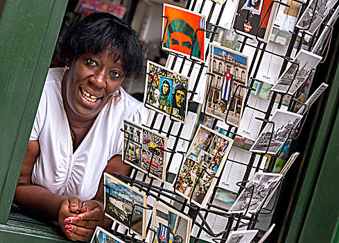 摊亭,女销售员,古巴,明信片,站立,切-格瓦拉,哈瓦那,加勒比,中美洲