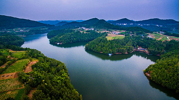 静静的湖面