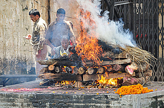 火葬,典礼,帕斯帕提那神庙,河,加德满都,尼泊尔,亚洲