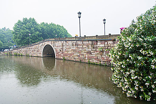 杭州西湖,西泠桥,春天,雨中,下雨