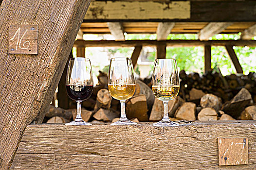 两个,玻璃杯,雷斯林葡萄酒,玻璃,黑比诺葡萄酒,葡萄园,木梁