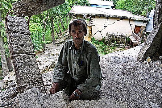 掩埋,石头,四个,白天,思考,妻子,孩子,地震,母亲,不稳定,巴基斯坦,八月,2006年