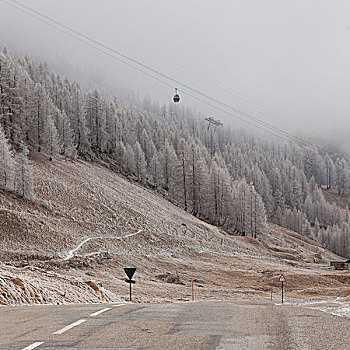 道路,山