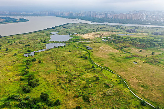 航拍海南海口府城镇农场,南渡江水道沙洲岛屿