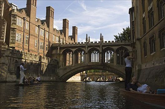 游客,平底船,桥,剑桥大学,剑桥,英格兰