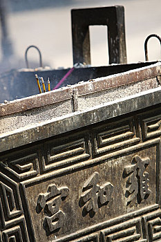 北京雍和宫内的香炉