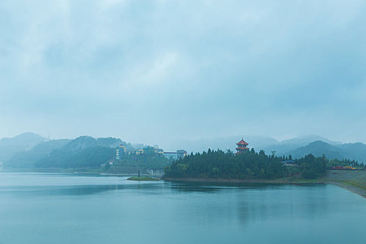 升钟烟雨