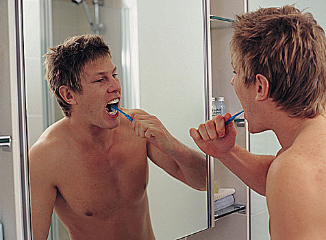 男人,刷牙