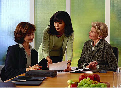 职业女性,交谈,会议室