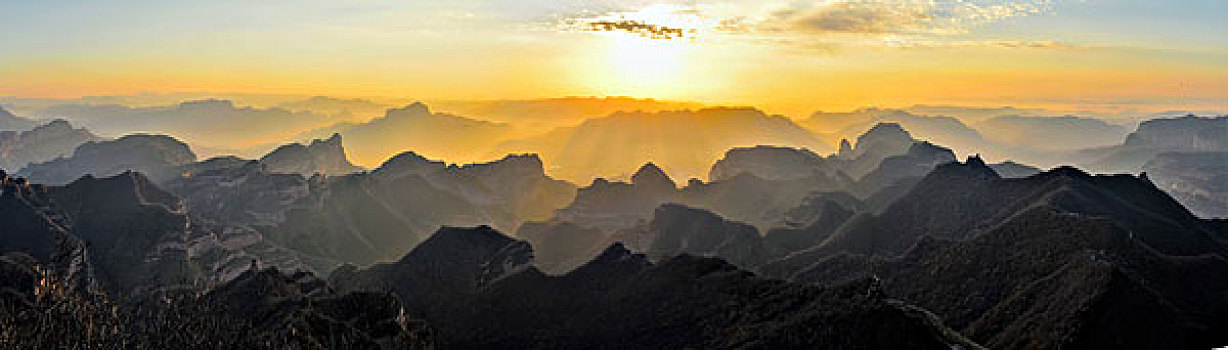 太行山日出