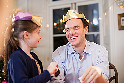 高兴,父亲,女儿,纸,圣诞节,冠,笑